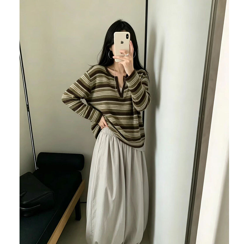 Contrast striped V-neck long sleeved sweater